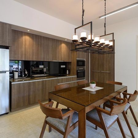 By The Sea Beach Front Apartment Бату-Феррінгі Екстер'єр фото