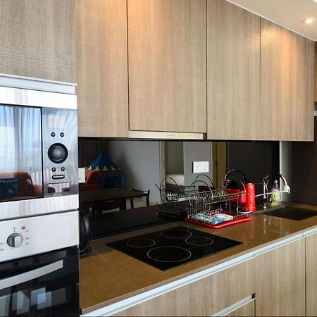 By The Sea Beach Front Apartment Бату-Феррінгі Екстер'єр фото