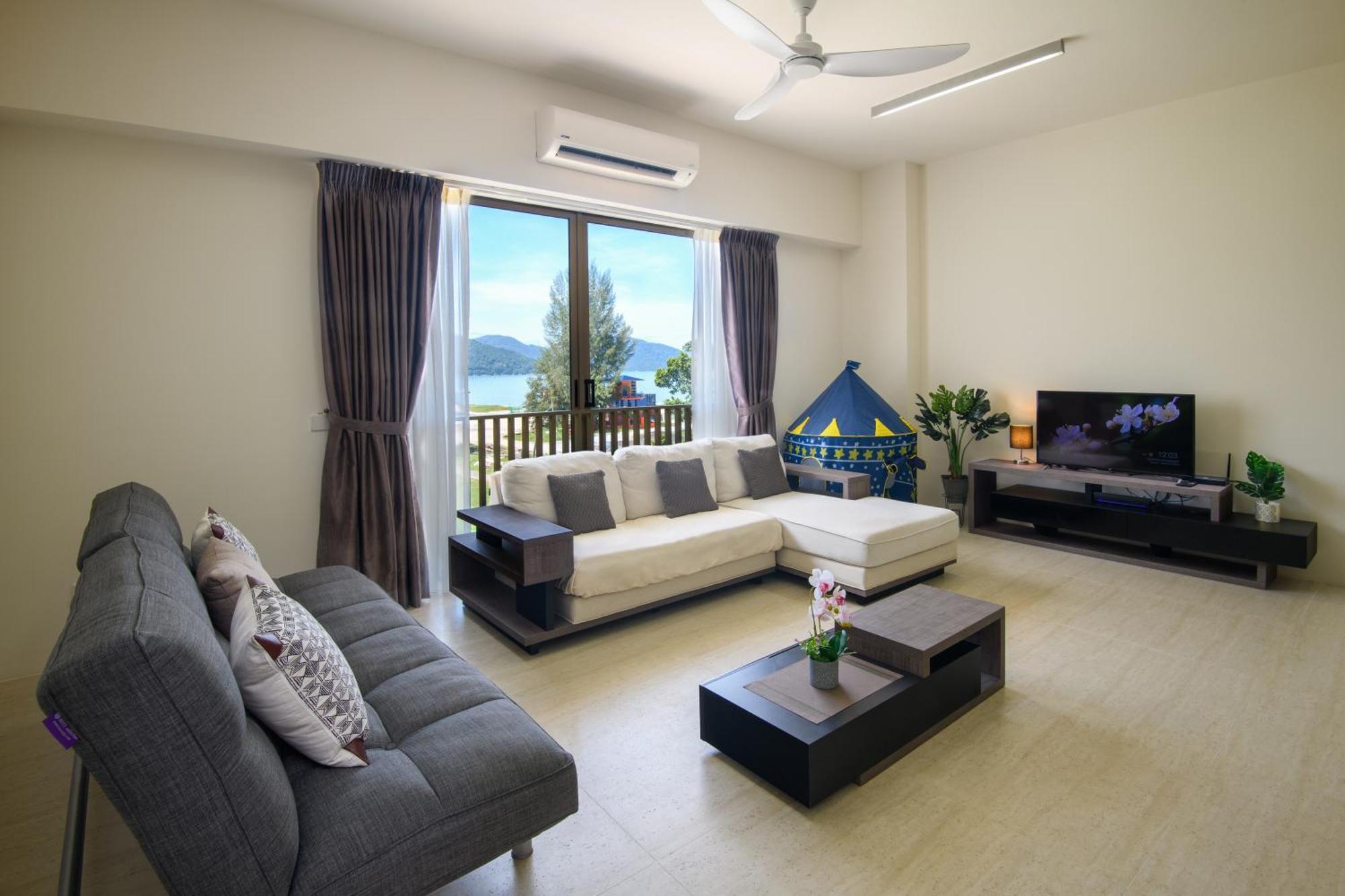 By The Sea Beach Front Apartment Бату-Феррінгі Екстер'єр фото