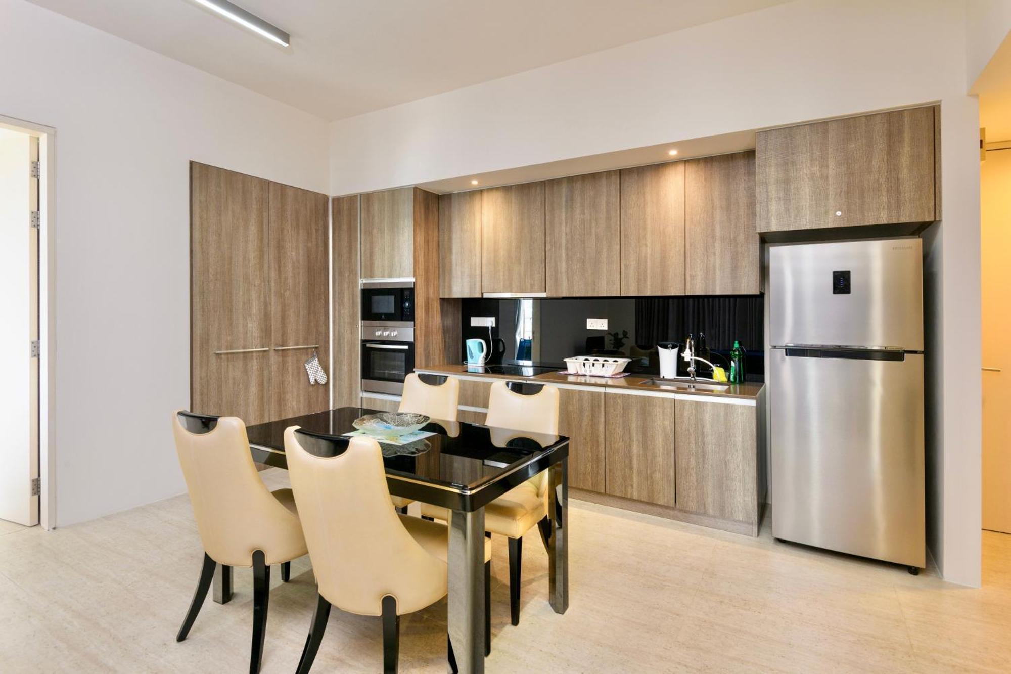 By The Sea Beach Front Apartment Бату-Феррінгі Екстер'єр фото