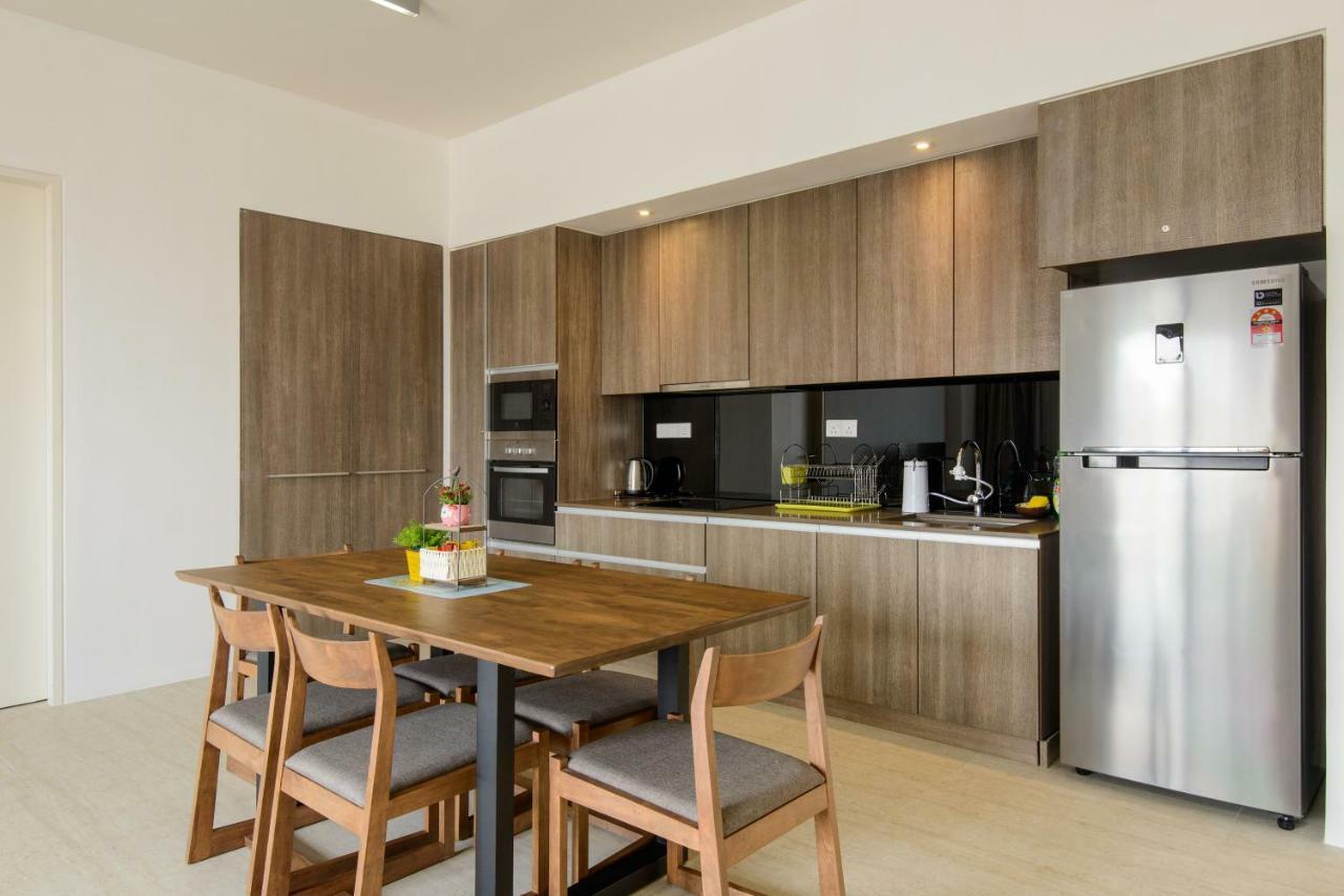 By The Sea Beach Front Apartment Бату-Феррінгі Екстер'єр фото