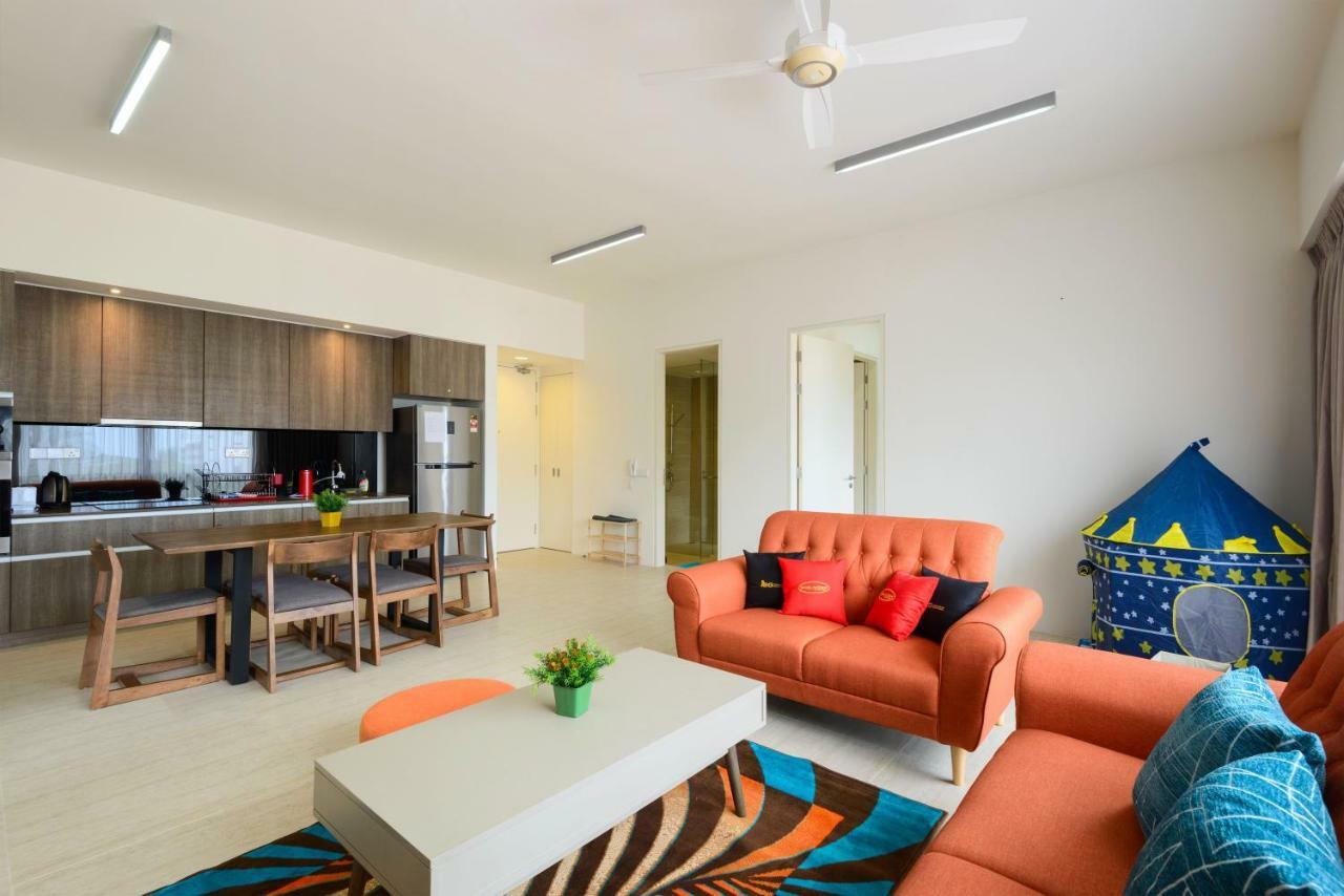 By The Sea Beach Front Apartment Бату-Феррінгі Екстер'єр фото