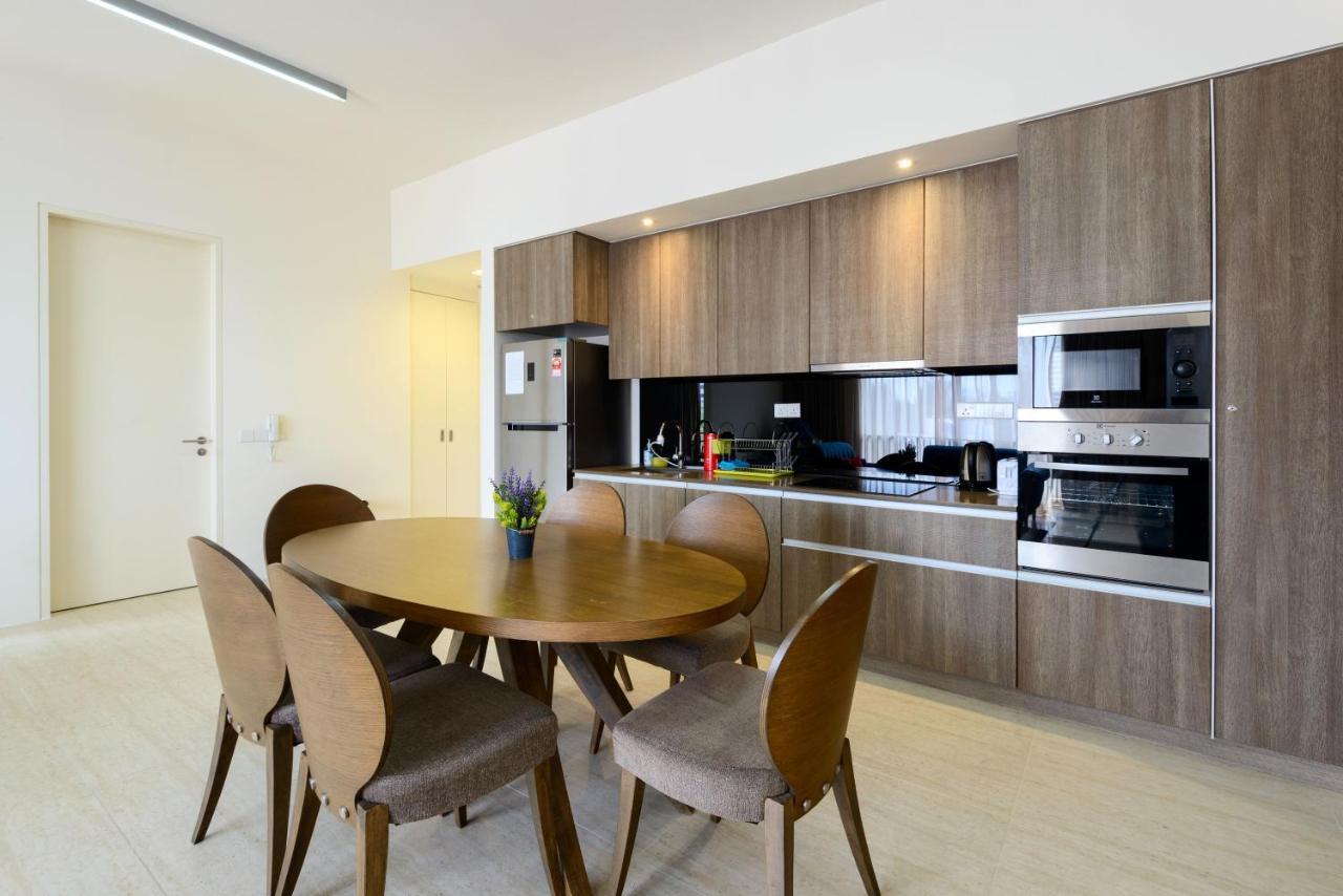 By The Sea Beach Front Apartment Бату-Феррінгі Екстер'єр фото